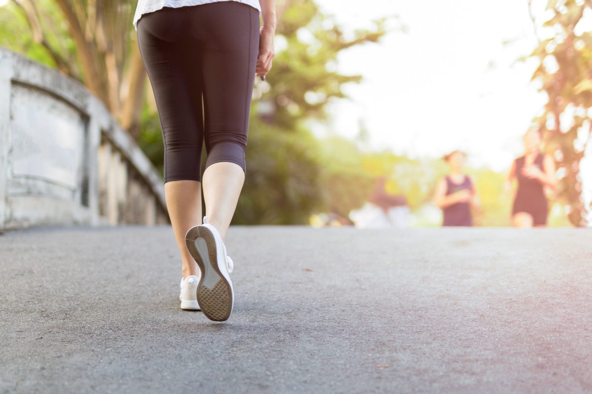 Caminhar 30 minutos regularmente pode prevenir recorrência da dor lombar, aponta estudo – Fitness Brasil